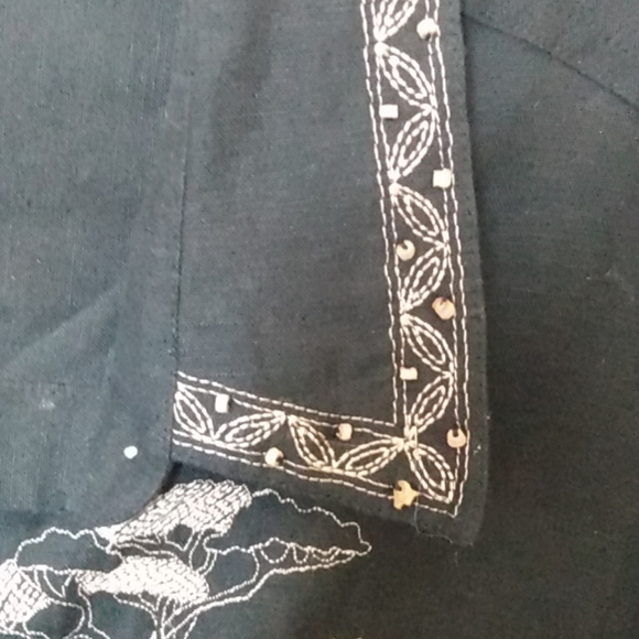 Really Cute BLK animal top - Picture 4 of 7